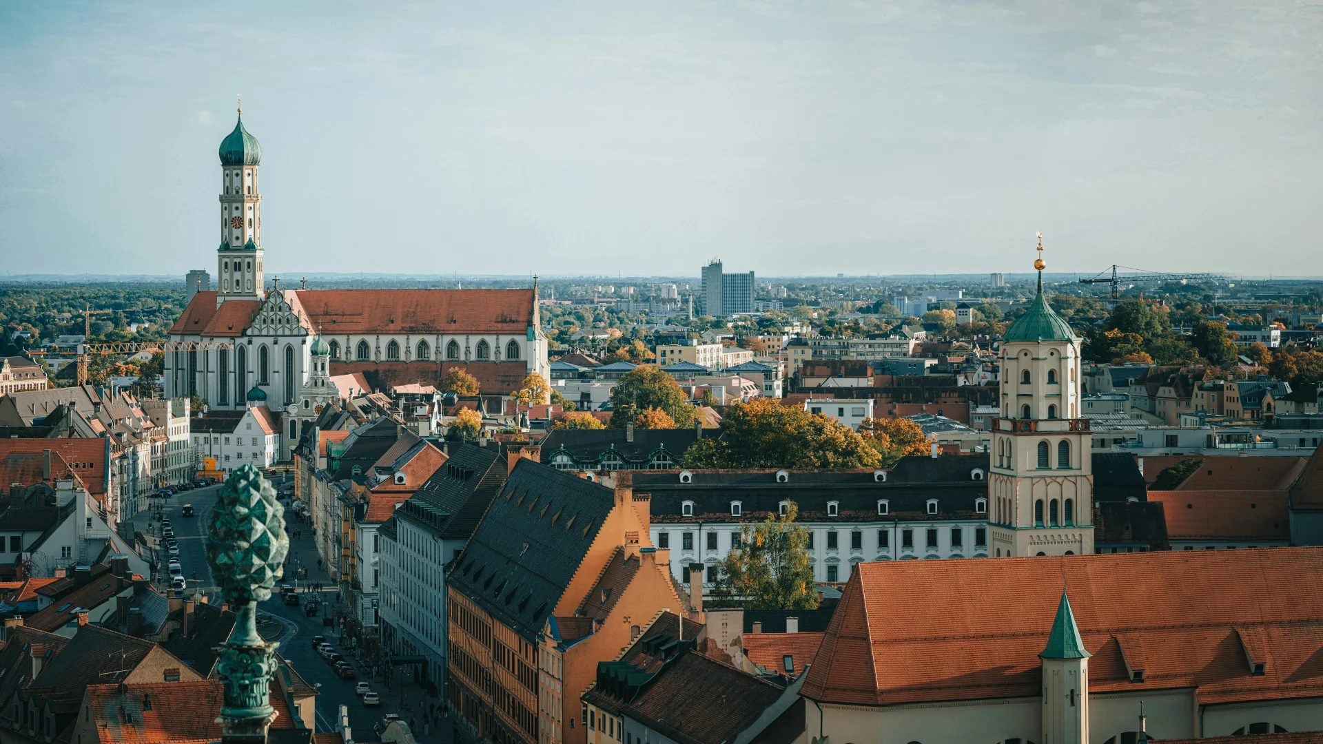 Augsburger Innenstadt mit schönem Blick auf das Augsburger Rathaus